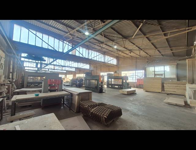 2,500M² FACTORY TO LET IN ANDERBOLT